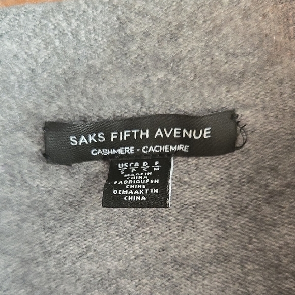 Saks Fifth Avenue Gray Cashmere Sweater, Size Small - Picture 2 of 6